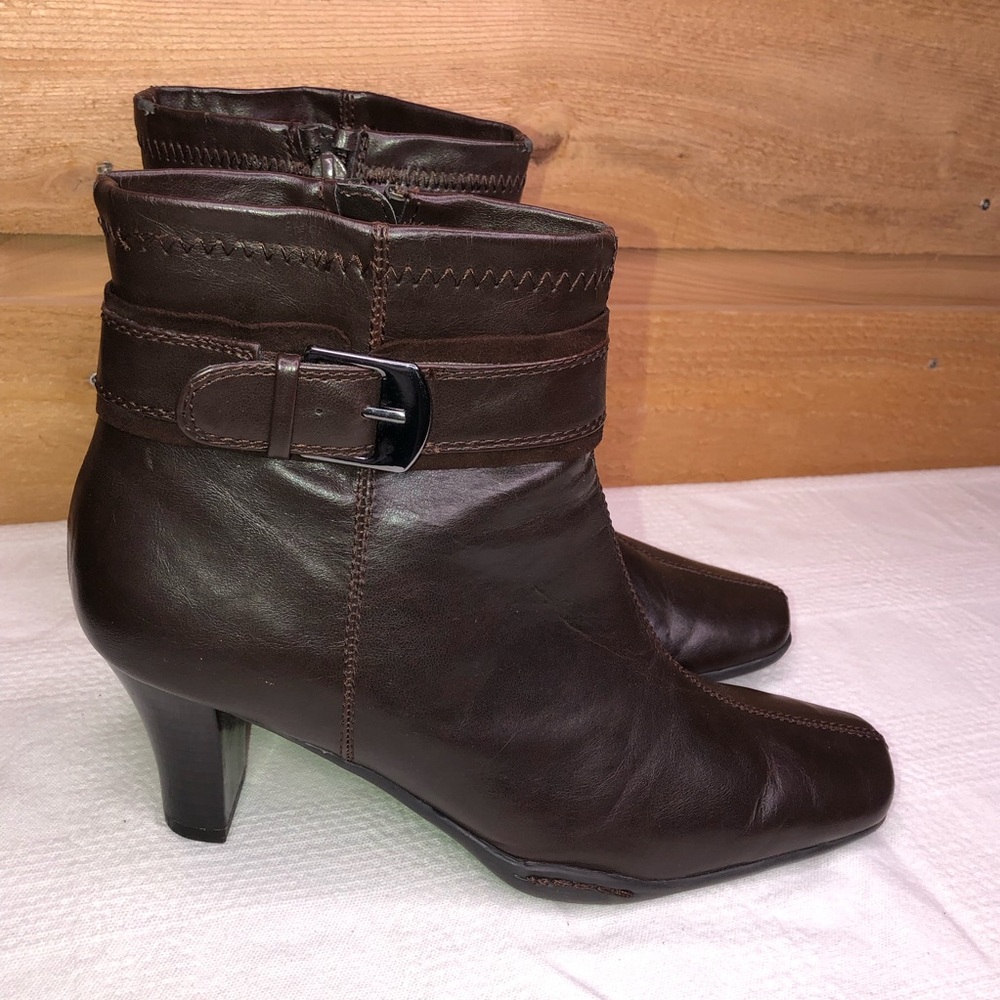 A2 by Areosoles “Cinch of Luck” brown short heeled boot / booties buckle size 7